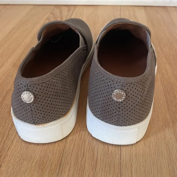STEVE MADDEN Women’s slip sneakers, size 8 - Picture 3 of 8